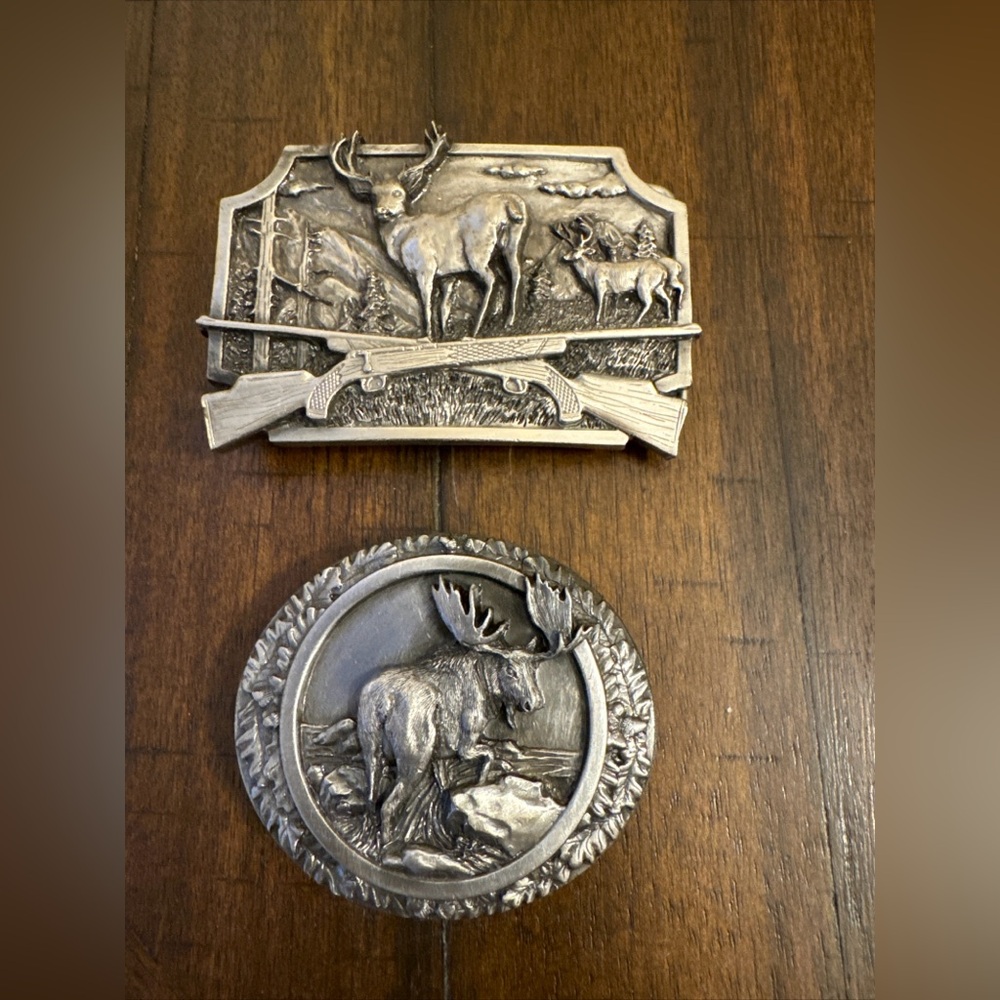 Set Of 2 Bergmont Brass & Siskiyou Belt Buckle Style Deer Moose Guns Vintage